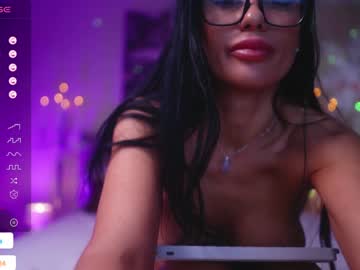 webcam girl lorettelorenaa live cam image #9377668