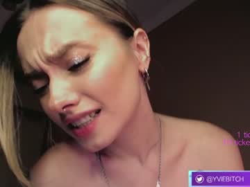 webcam girl _yvie_ live cam image #4813183