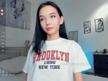 webcam girl riskyproject live cam image #8448367