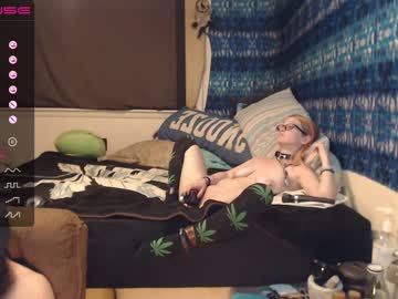 Screenshot from 420stonerchicks live webcam sex show