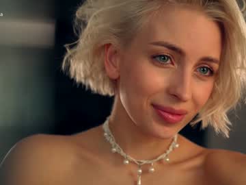 webcam girl artmosphera live cam image #9497416