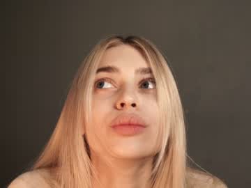 webcam girl cuteelsa_ live cam image #6555451