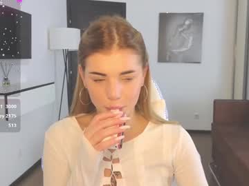 webcam girl adrianawow1 live cam image #12308182