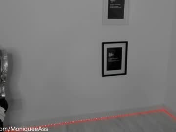 webcam girl moniqueeass live cam image #6284944