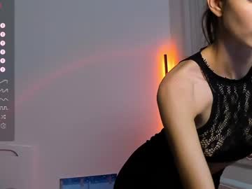 webcam girl andrea__bass live cam image #12440784