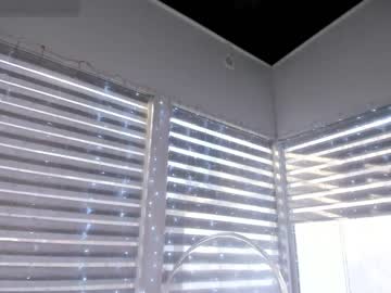 webcam girl white_snow_ live cam image #822528
