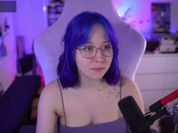 webcam girl blue_mooncat live cam image #9644888