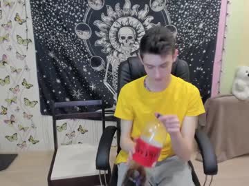 webcam man logancorvus live cam image #2512054