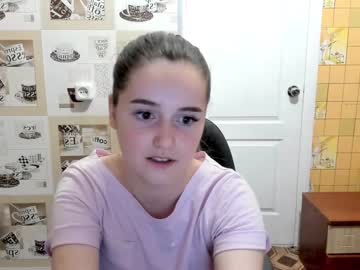 webcam girl emmika_ live cam image #2482201