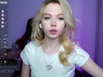 webcam girl small_blondee live cam image #5148875