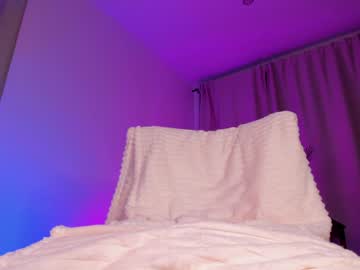 webcam girl kiss__it__better live cam image #11221212