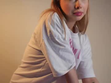 webcam girl april_blush live cam image #12999071