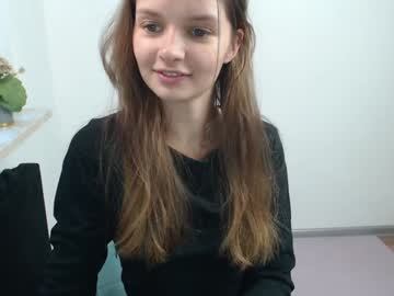 webcam girl vivien_slender live cam image #9855647