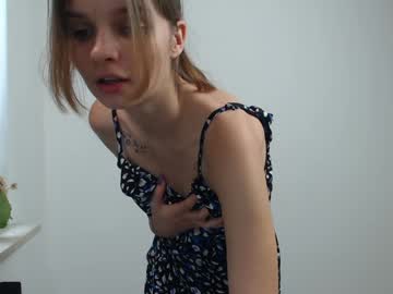 webcam girl vivien_slender live cam image #9883402