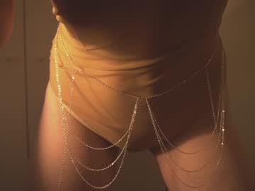 webcam girl bibi_it_is live cam image #4110397