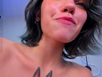 webcam girl blue_eye_twinkle live cam image #10221658
