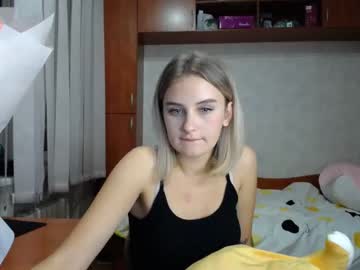 webcam girl melena_shy live cam image #262199