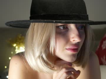 webcam girl yournaughtymiss live cam image #11779604