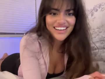 webcam girl poutyselenaa live cam image #9069599