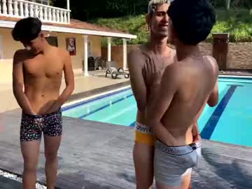 webcam man frat_house live cam image #1677745