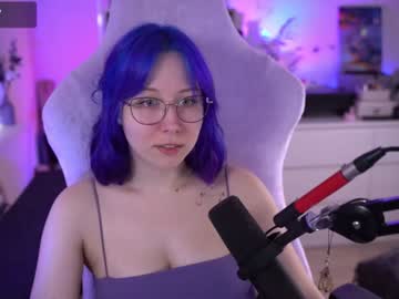 webcam girl blue_mooncat live cam image #9644255