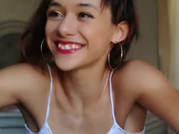 webcam girl littlegreekflower live cam image #9874715