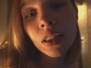 webcam girl bibi_it_is live cam image #3440572