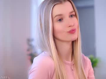 webcam girl brave_journey live cam image #12726850