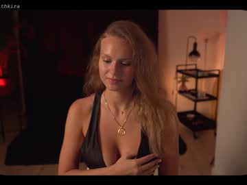 webcam girl chillwithkira live cam image #3114740