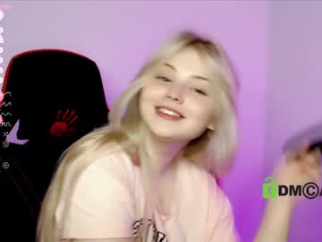 webcam girl shy_blondiee live cam image #5218579