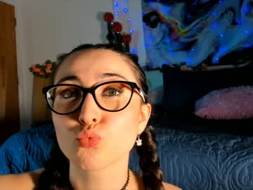 webcam girl littlee33 live cam image #424123