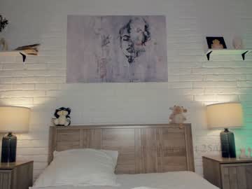 webcam girl riskyproject live cam image #8637684