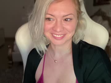webcam girl kiradivine live cam image #12305297