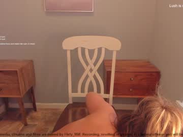 webcam girl flirty_milf live cam image #2660937