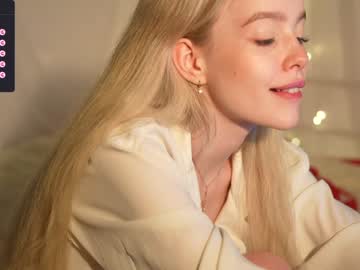 webcam girl mother__of__dragons live cam image #9368636