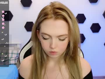 webcam girl small_blondee live cam image #6193750