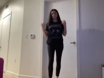 webcam girl gia_is_horny live cam image #8326368
