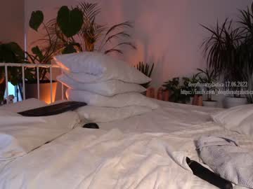 webcam girl _deepthroatgalactica live cam image #2758212