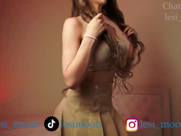 webcam girl lesi_moon live cam image #8224403
