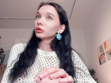 webcam girl riskyproject live cam image #12928088
