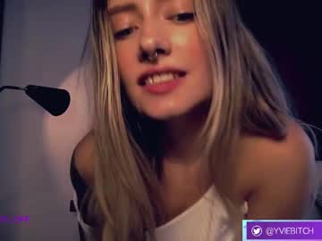 webcam girl yvie_ live cam image #9463036