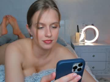 webcam girl ella_twinkle live cam image #5722387