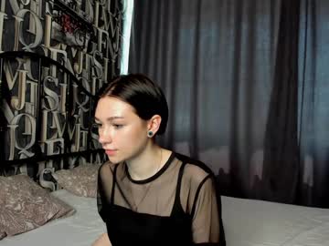 webcam girl carolyn_white live cam image #2323806