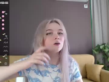 webcam girl small_blondee live cam image #2172395