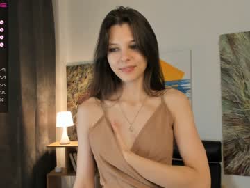 webcam girl peek_in_my_window live cam image #7796827