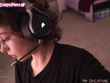 webcam girl evelynpiers live cam image #3298184