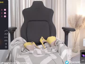 webcam girl smileyouarehere live cam image #7063221