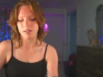 webcam girl crimsonxrapture live cam image #2385599