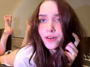 webcam girl alluring_vibes_69 live cam image #12575960