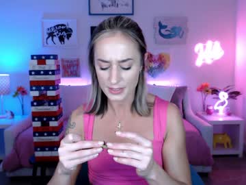 webcam girl holihurricane live cam image #11680482